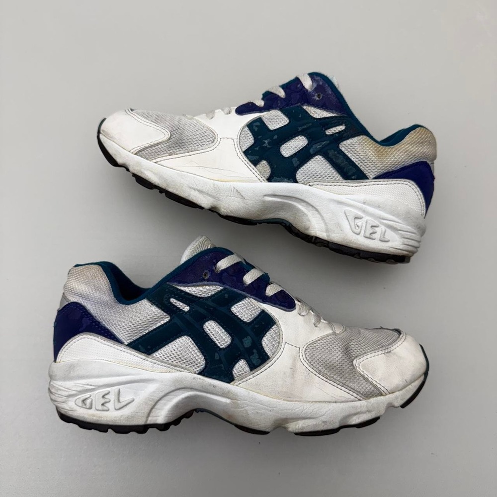 vintage ASICS 125 Motion Control Gel sneakers Size 6.5